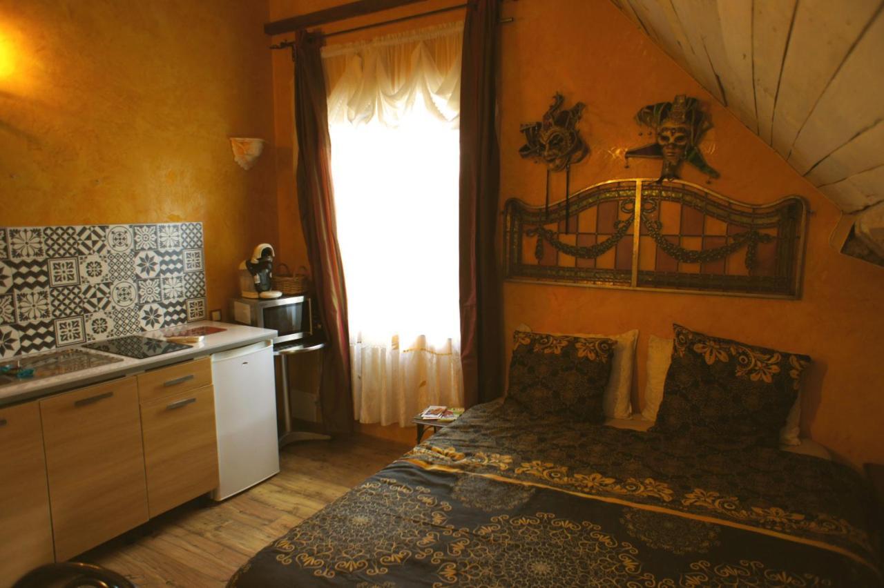 Aux Logis De La Solre Bed & Breakfast Ferriere-la-Petite Exterior photo