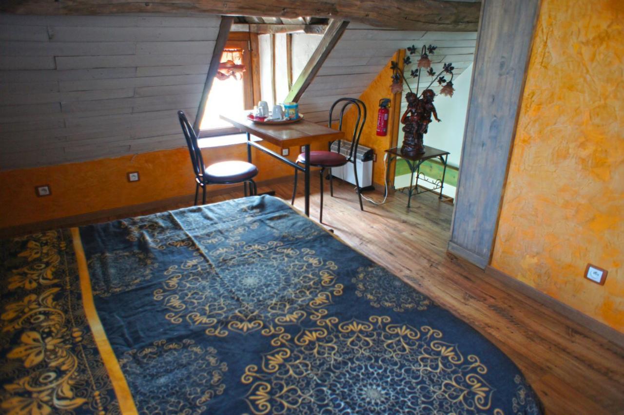 Aux Logis De La Solre Bed & Breakfast Ferriere-la-Petite Exterior photo