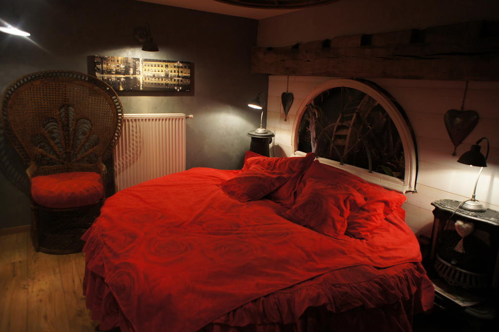 Aux Logis De La Solre Bed & Breakfast Ferriere-la-Petite Room photo
